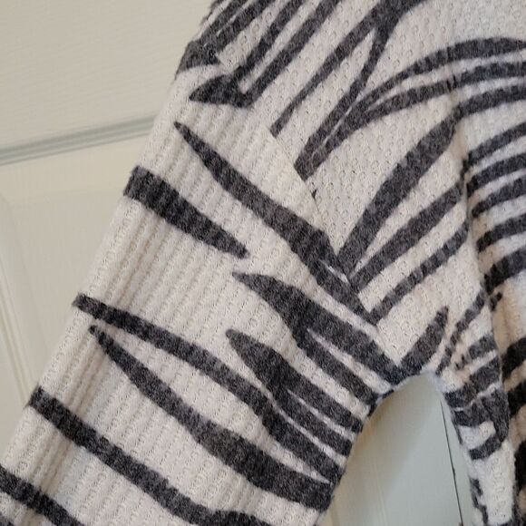 SANCTUARY Zebra Print Sweater Size Small - Picture 5 of 7